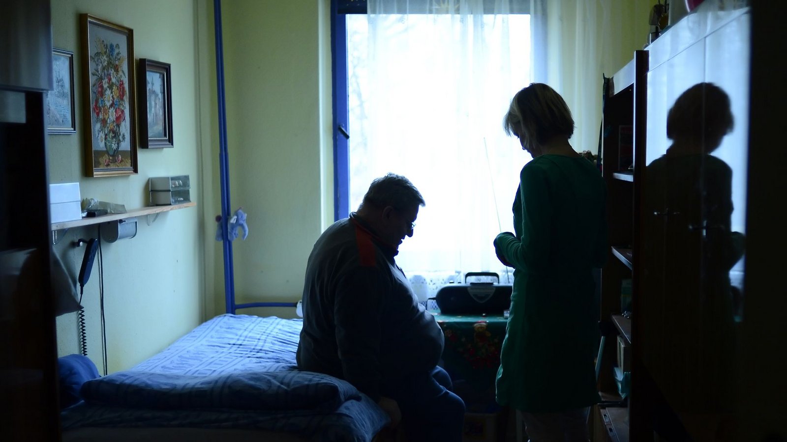 Eine Gutachterin des Medizinischen Diensts besucht einen Pflegebedürftigen, der daheim lebt.Foto: dpa/Britta Pedersen Eine Gutachterin des Medizinischen Diensts besucht einen Pflegebedürftigen, der daheim lebt.Foto: dpa/Britta Pedersen