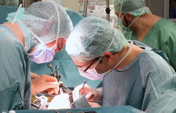 Transplantationen scheitern oft, wenn keine Erklärung zur Spendebereitschaft vorliegt. (Archivbild)<span class='image-autor'>Foto: Waltraud Grubitzsch/dpa-Zentralbild/dpa</span>