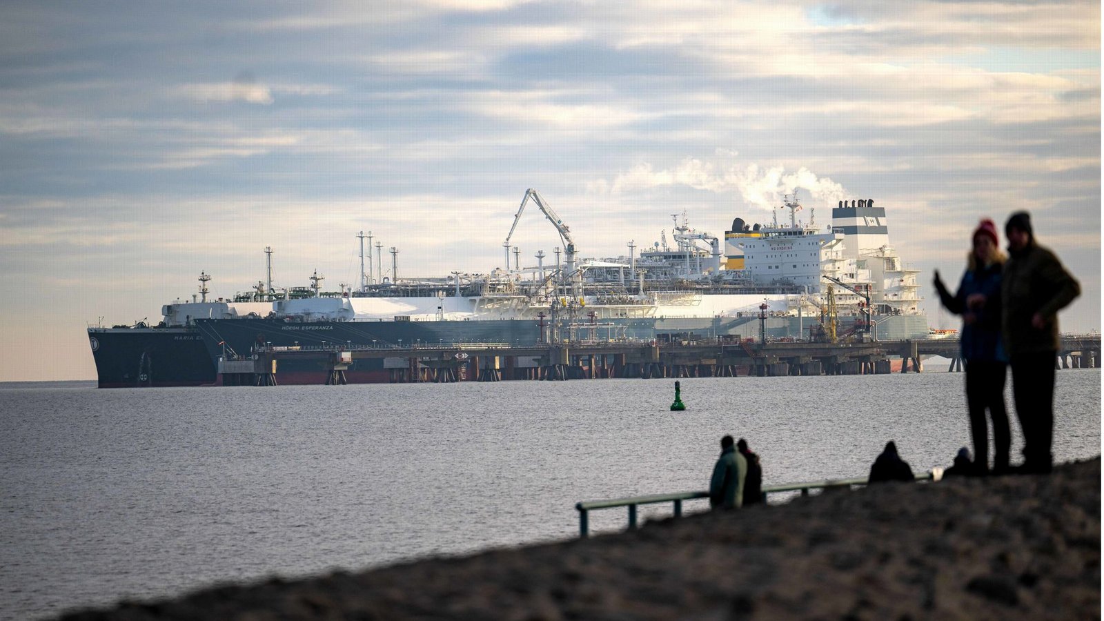 Am LNG-Terminal in Wilhelmshaven können Gas-Tanker entladen werden.Foto: dpa Am LNG-Terminal in Wilhelmshaven können Gas-Tanker entladen werden.Foto: dpa