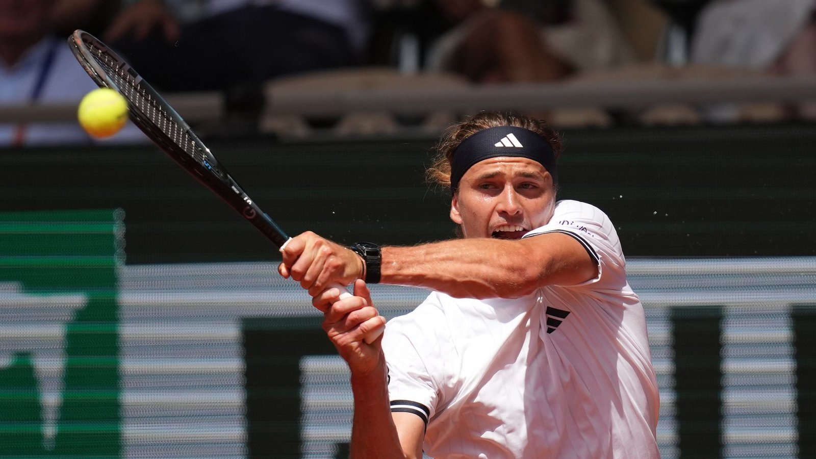 Alexander Zverev bekam es bei den French Open mit einem Lokalmatadoren zu tun.Foto: Christophe Ena/AP/dpa