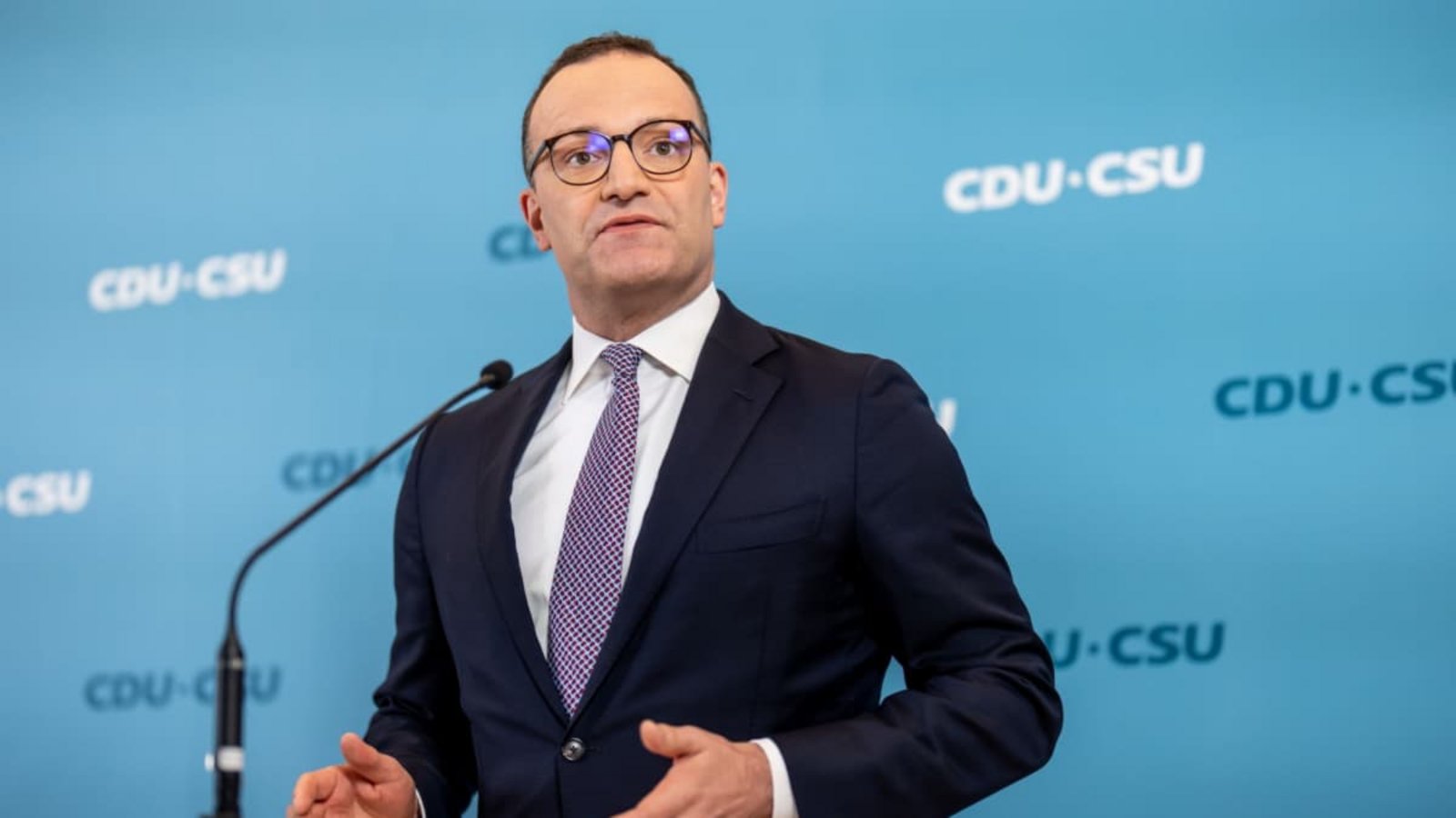 „Für mich gibt es, und das wird mir jede Stunde immer bewusster, nichts Wichtigeres als meine Familie“: Das sagte Jens Spahn in einer ersten Stellungnahme.Michael Kappeler/dpa „Für mich gibt es, und das wird mir jede Stunde immer bewusster, nichts Wichtigeres als meine Familie“: Das sagte Jens Spahn in einer ersten Stellungnahme.Michael Kappeler/dpa