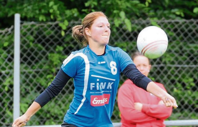 Stefanie Späth hat mit den Vaihinger Faustballerinnen alle vier Spiele gewonnen. Foto: Küppers