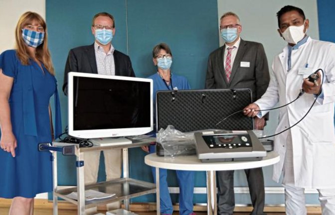 Das Klinikum Siloah-St.Trudpert und die deutsch-rumänische Gemeinschaft wollen in Kronstadt (Rumänien) helfen, Corona mit Technik und eigenem Knowhow zu bekämpfen. Von links: Oana Krichbaum, Gunther Krichbaum. Ilse Geißler, Ulrich Schulze und Thushira Weerawarna. Foto: sf