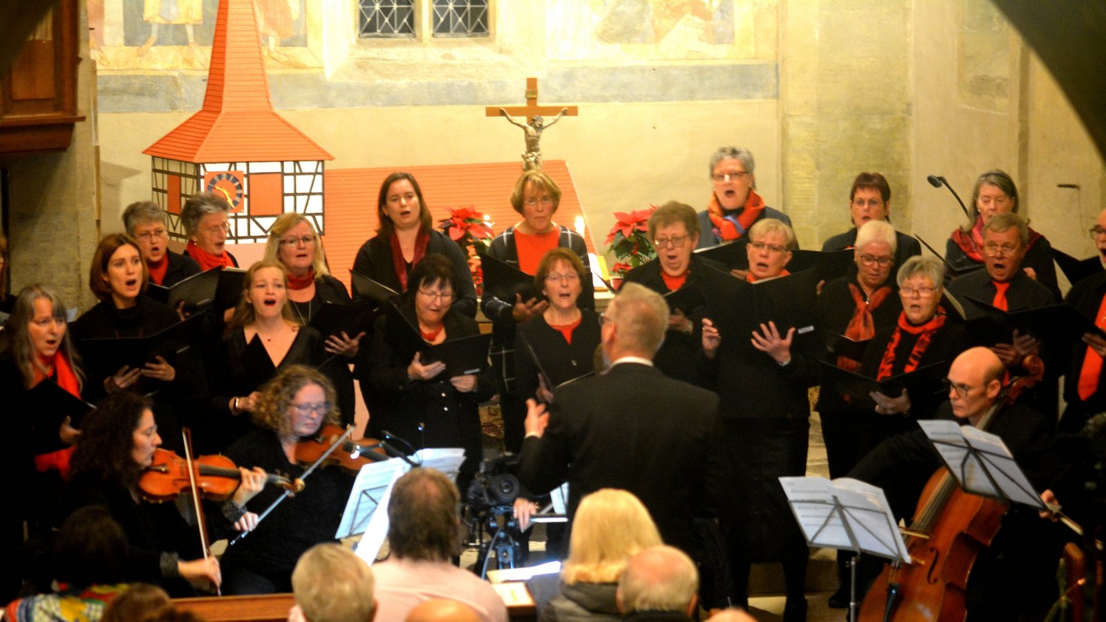 Eine großartige Aufführung: Der Projektchor des Gesangvereins Frohnsinn Schützingen beendete mit dem Weihnachtsoratorium das Schützinger Jubiläumsjahr.  Foto: Stahlfeld