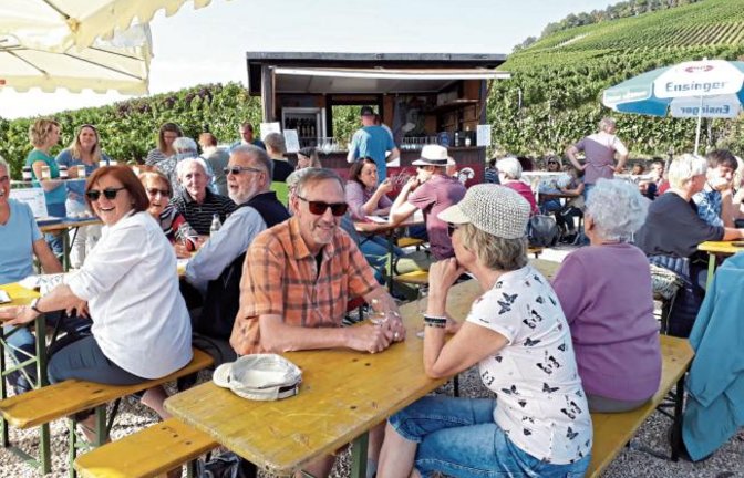 Oft Traumwetter hatten die Weingärtner Horrheim-Gündelbach bei ihrem Ausschank, der seit März sonntags von 13 bis 17 Uhr oberhalb der neuen Kelter stattfindet. Am vergangenen Sonntag wurde zugunsten des Fördervereins der Grundschule Horrheim eingeladen. Die kommenden drei Sonntage kann am Fuße des Klosterbergs noch bei Wein- und Sektspezialitäten sowie regionalem Gaumenschmaus eingekehrt werden.  Foto: p
