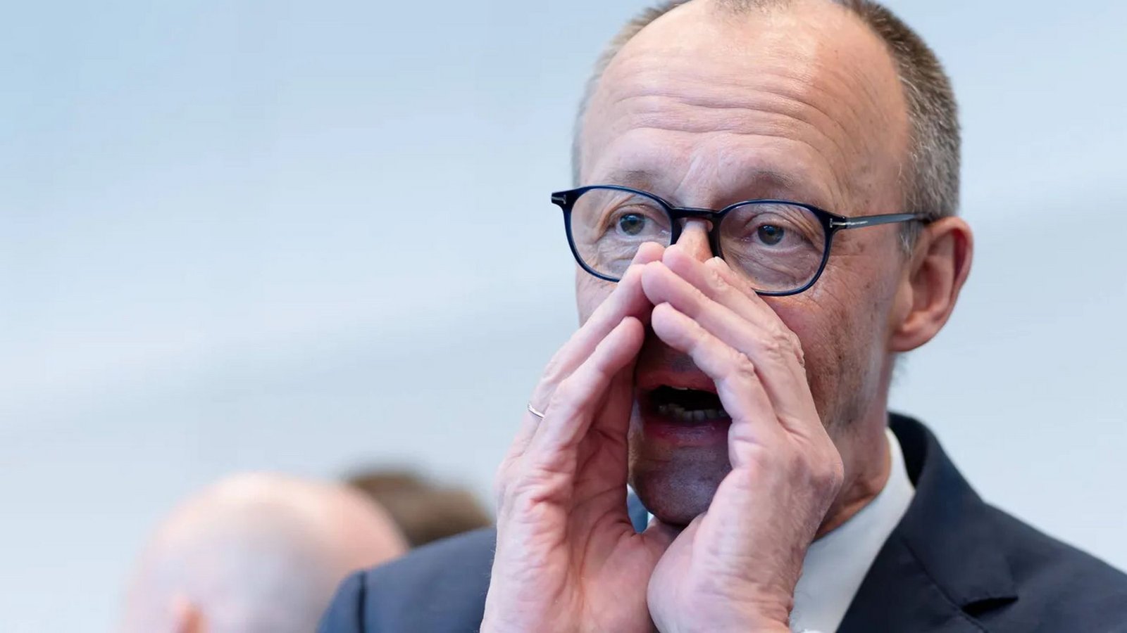 Wie der biblische Rufer in der Wüste: Kanzler Merz verspricht Deutschlands Bürgern hoch und heilig: Jetzt wird’s ernst. Jetzt kommen die Reformen. Dr Kanzler spricht immer von Jahreszeiten (Herbst oder Frühjahr) als Reformstart. Um welches Jahr verrät es sich tatsächlich handelt, verrät er nicht.Foto: Imago/ESDES.Pictures