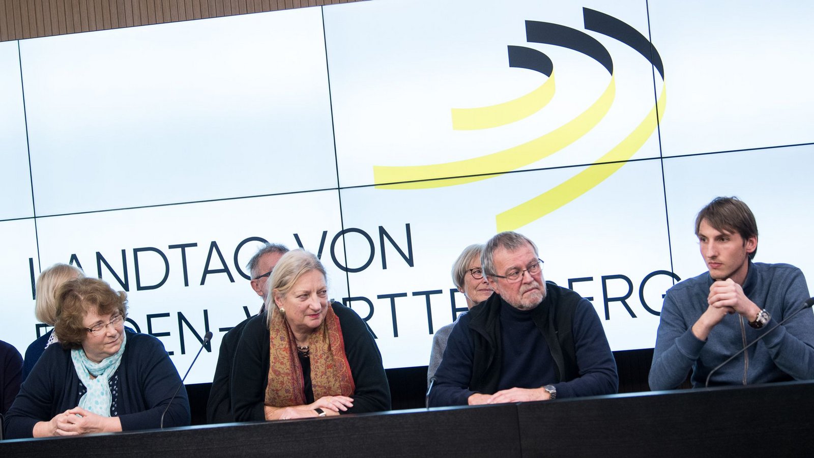 Die Mitglieder des Bürgerforums zur Altersversorgung der Landtagsabgeordneten präsentierten im Januar 2018 ihre Vorschläge.Foto: dpa Die Mitglieder des Bürgerforums zur Altersversorgung der Landtagsabgeordneten präsentierten im Januar 2018 ihre Vorschläge.Foto: dpa