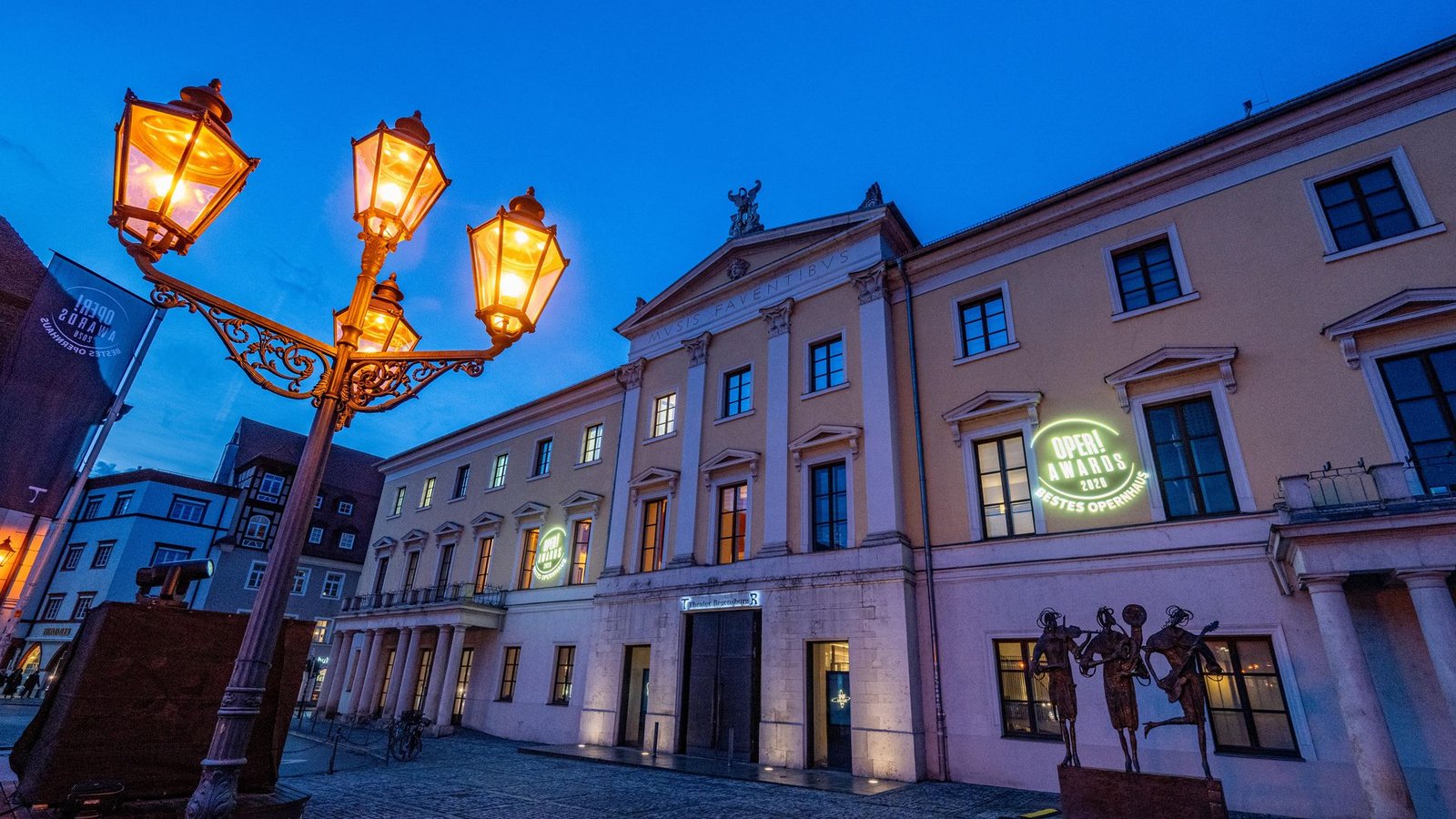 Das Theater Regensburg ist mit dem "Oper! Award" in der Kategorie "Bestes Opernhaus 2025" ausgezeichnet worden.Foto: Armin Weigel/dpa