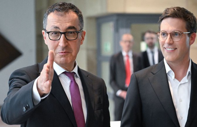 Der designierte Ministerpräsident Cem Özdemir (Grüne) und sein Vize in spe Manuel Hagel (CDU) bei der Vorstellung des Sondierungspapiers.<span class='image-autor'>Foto: Bernd Weißbrod/dpa</span>