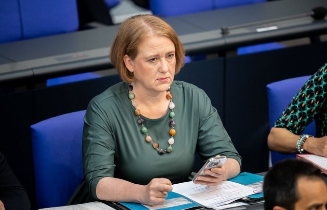 Lisa Paus auf der Regierungsbank im Bundestag<span class='image-autor'>Foto: dpa/Michael Kappeler</span>