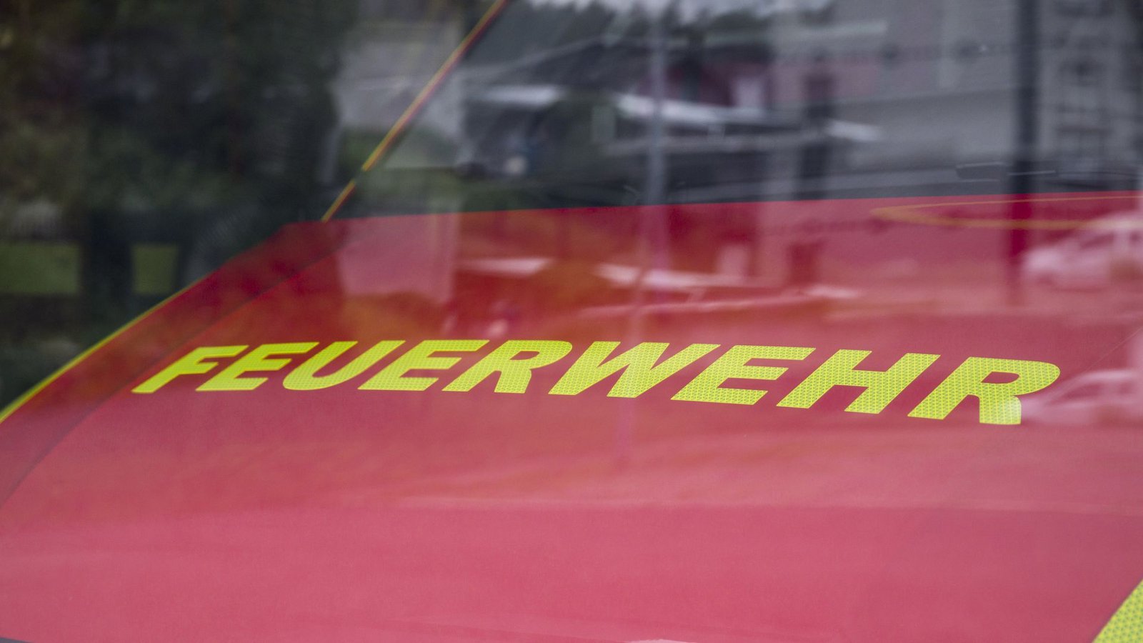 Bei dem Chemikalien-Unfall in Singen war die Feuerwehr im Einsatz. (Symbolbild)Foto: dpa/Daniel Vogl Bei dem Chemikalien-Unfall in Singen war die Feuerwehr im Einsatz. (Symbolbild)Foto: dpa/Daniel Vogl