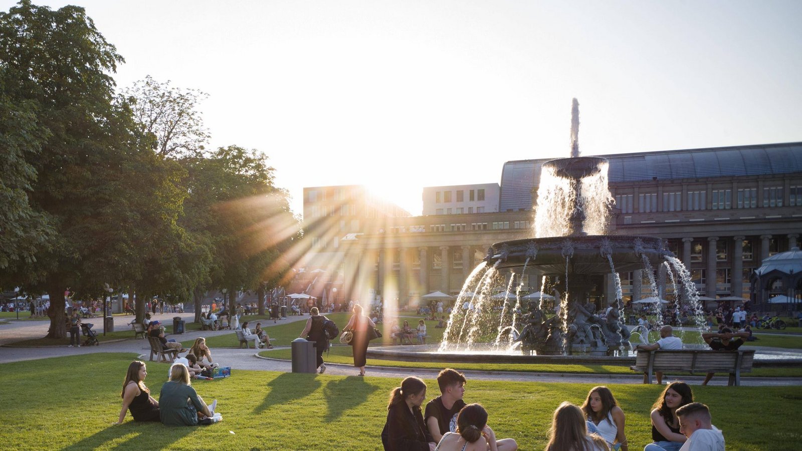 Wann kommen die sommerlichen Temperaturen, bei denen man abends noch ohne Jacke rausgehen kann?Foto: imago images/imagebroker/imageBROKER/Michael Weber via www.imago-images.de