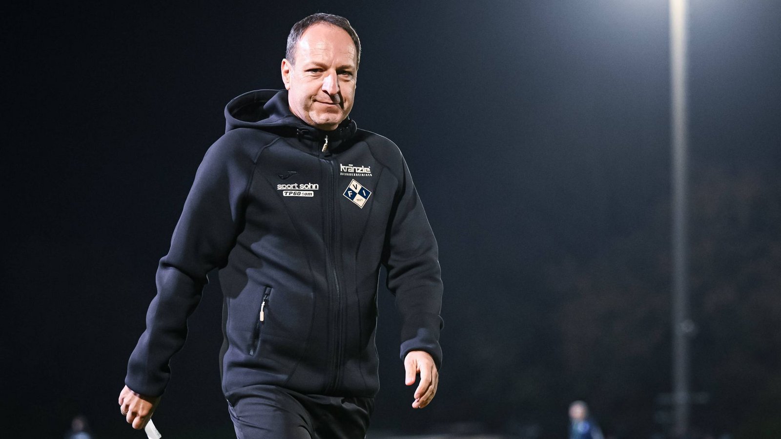 Holger Bachthaler trainiert seit Oktober 2022 den Bayern-Regionalligisten FV Illertissen.Foto: IMAGO/Ulmer/Teamfoto