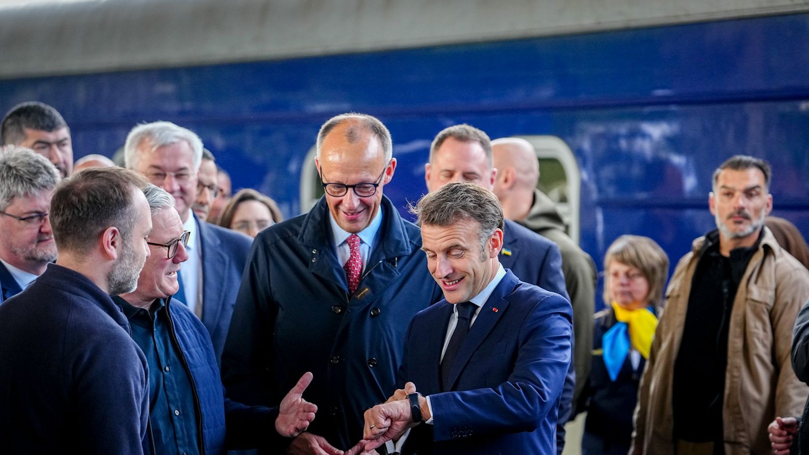 Angekommen: Friedrich Merz an der Seite des französischen Präsidenten Emmanuel Macron in Kiew.Foto: Kay Nietfeld/dpa