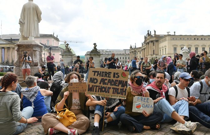 Solidarität mit den Palästinensern ist für viele linke Studierende wie hier in Berlin selbstverständlich.<span class='image-autor'>Foto: dpa/Paul Zinken</span>