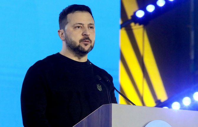 Der ukrainische Präsident Wolodymyr Selenskyj setzt das Alter für die Einberufung zum Militärdienst herab (Archivfoto).<span class='image-autor'>Foto: dpa/--</span>
