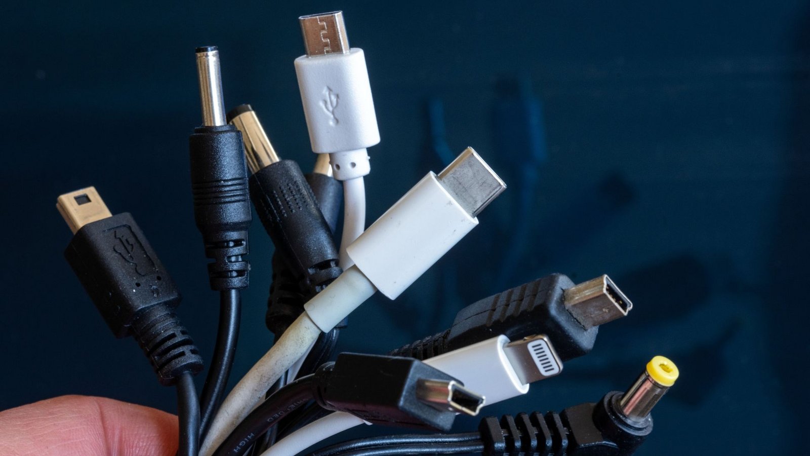 USB-C soll zum Ende des Jahres Standard werden.Foto: Jens Büttner/dpa