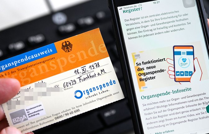 Im vergangenen Jahr ist die Nachfrage nach Organspendeausweisen leicht gesunken.<span class='image-autor'>Foto: epd/Heike Lyding</span>