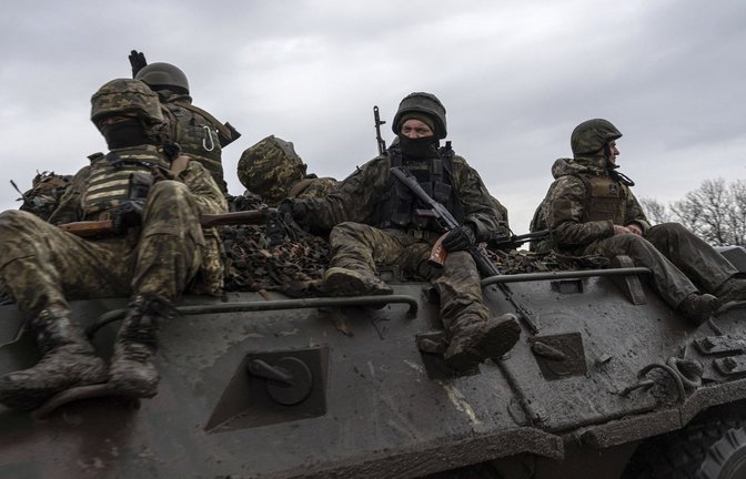 Die ukrainische Armee soll nach Plänen der Regierung in Kiew um weitere rund 160.000 Soldaten aufgestockt werden. (Symbolbild)<span class='image-autor'>Foto: dpa/Evgeniy Maloletka</span>