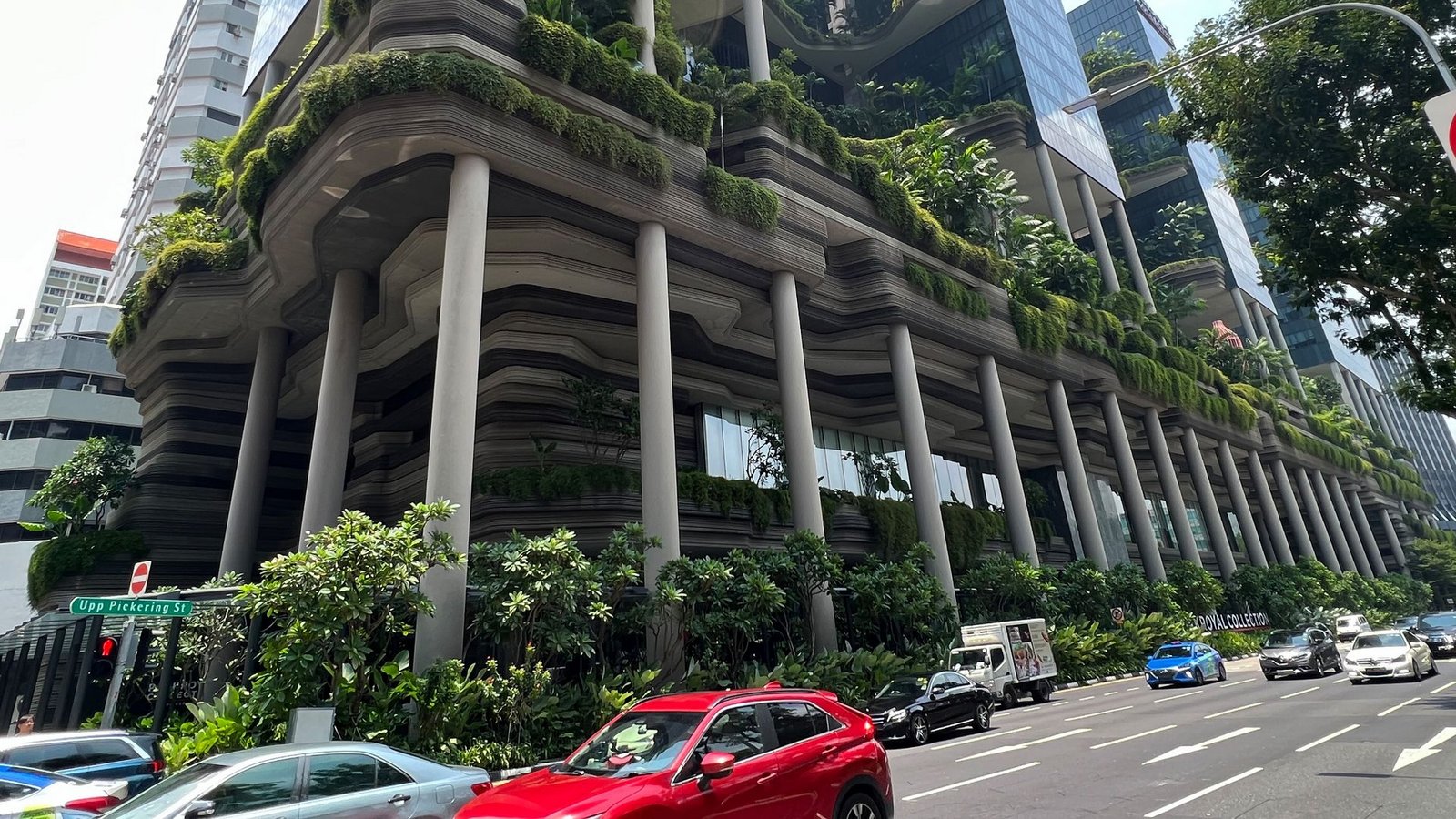 Singapur ist bei der Hitzebekämpfung einer der weltweiten Vorreiter - unter anderem helfen vertikale Gärten. (Archivbild)Foto: Carola Frentzen/dpa Singapur ist bei der Hitzebekämpfung einer der weltweiten Vorreiter - unter anderem helfen vertikale Gärten. (Archivbild)Foto: Carola Frentzen/dpa