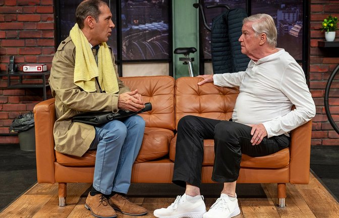 Claus Thull-Emden (l.) und Jochen Busse in der Komödie „Weiße Turnschuhe“.<span class='image-autor'>Foto: Jennifer Zumbusch</span>