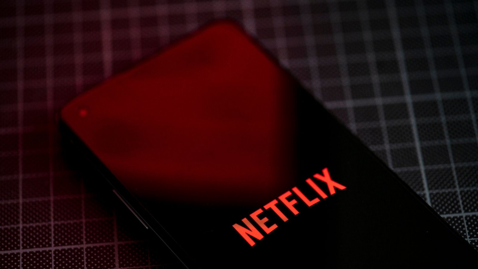 Nutzer der Netflix-App werden Clips im Hochformat zu sehen bekommen. (Archivbild)Foto: Fabian Sommer/dpa