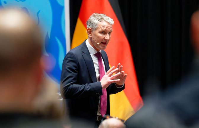 AfD-Politiker Björn Höcke auf der Bühne in Reutlingen.<span class='image-autor'>Foto: Henning Kaiser/dpa</span>