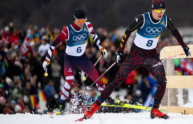 Im tiefen Schnee gingen Vinzenz Geiger (re.) die Kräfte aus.<span class='image-autor'>Foto: Imago/Eibner</span>