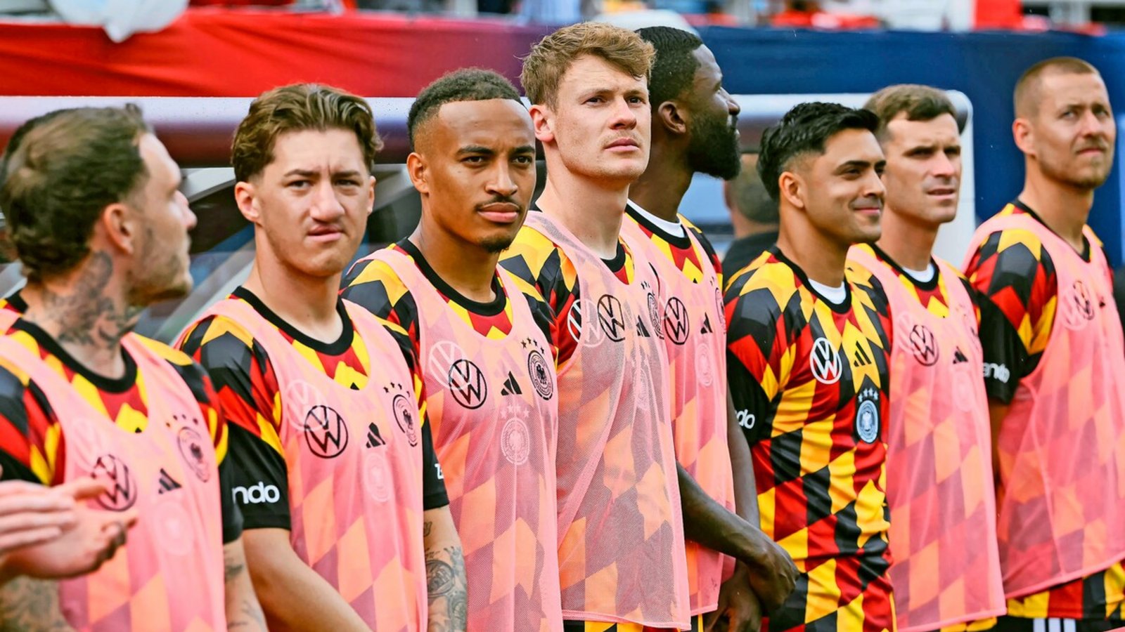 Kandidaten für einen Startelf-Einsatz aus der zweiten Reihe: Im letzten WM-Gruppenspiel gegen Ecuador könnten bisherige Ersatzspieler wie Angelo Stiller (Zweiter von links) und Jamie Leweling (Dritter von links) vom VfB Stuttgart in die DFB-Anfangsformation rücken.Foto: imago/Ulmer Kandidaten für einen Startelf-Einsatz aus der zweiten Reihe: Im letzten WM-Gruppenspiel gegen Ecuador könnten bisherige Ersatzspieler wie Angelo Stiller (Zweiter von links) und Jamie Leweling (Dritter von links) vom VfB Stuttgart in die DFB-Anfangsformation rücken.Foto: imago/Ulmer