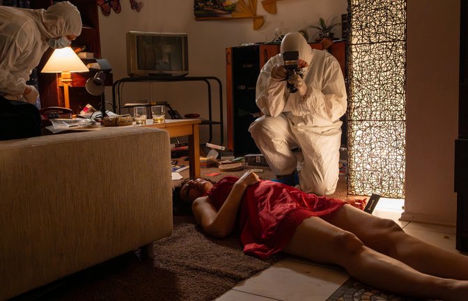 Brutaler Mord an einer Prostituierten. Die Polizei sucht am Tatort akribisch nach Spuren des Täters und wird fündig.<span class='image-autor'>Foto: ZDF/Saskia Pavek</span>