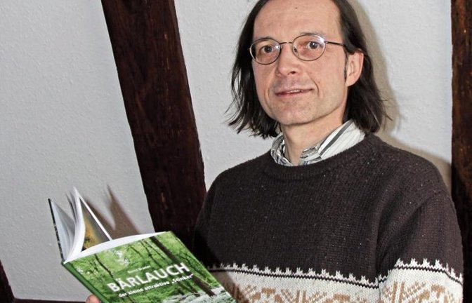 Bernd Bramm hat dem Thema Bärlauch ein ansprechendes Buch gewidmet.  Foto: Romanowski