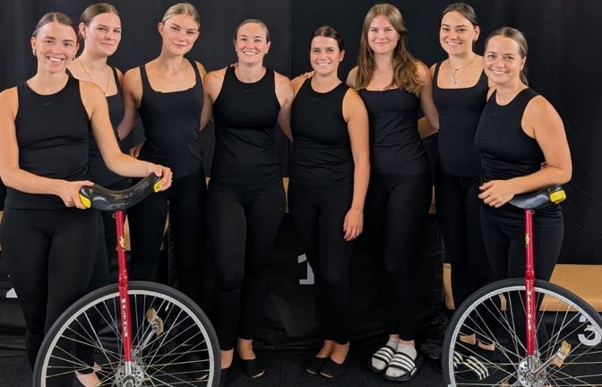 Die Oberesslinger Einradpower, von links: Jenny Schäfer, Marleen Aeckerle, Kaja Demuth, Amelie Gölz, Vivien Schuler, Luisa Aeckerle, Annett Horlacher und Madeline Schuler.<span class='image-autor'>oh</span>