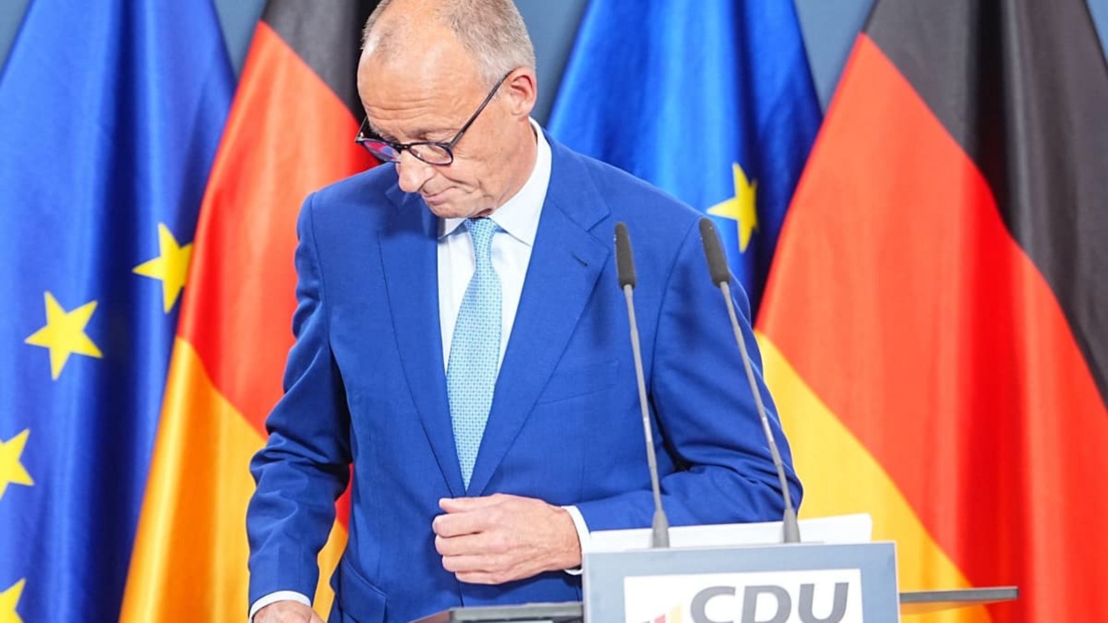 Die Zukunft von Kanzler Friedrich Merz nach den Wahlen in Mecklenburg-Vorpommern und Berlin beschäftigt auch die internationale Presse.Michael Kappeler/dpa Die Zukunft von Kanzler Friedrich Merz nach den Wahlen in Mecklenburg-Vorpommern und Berlin beschäftigt auch die internationale Presse.Michael Kappeler/dpa