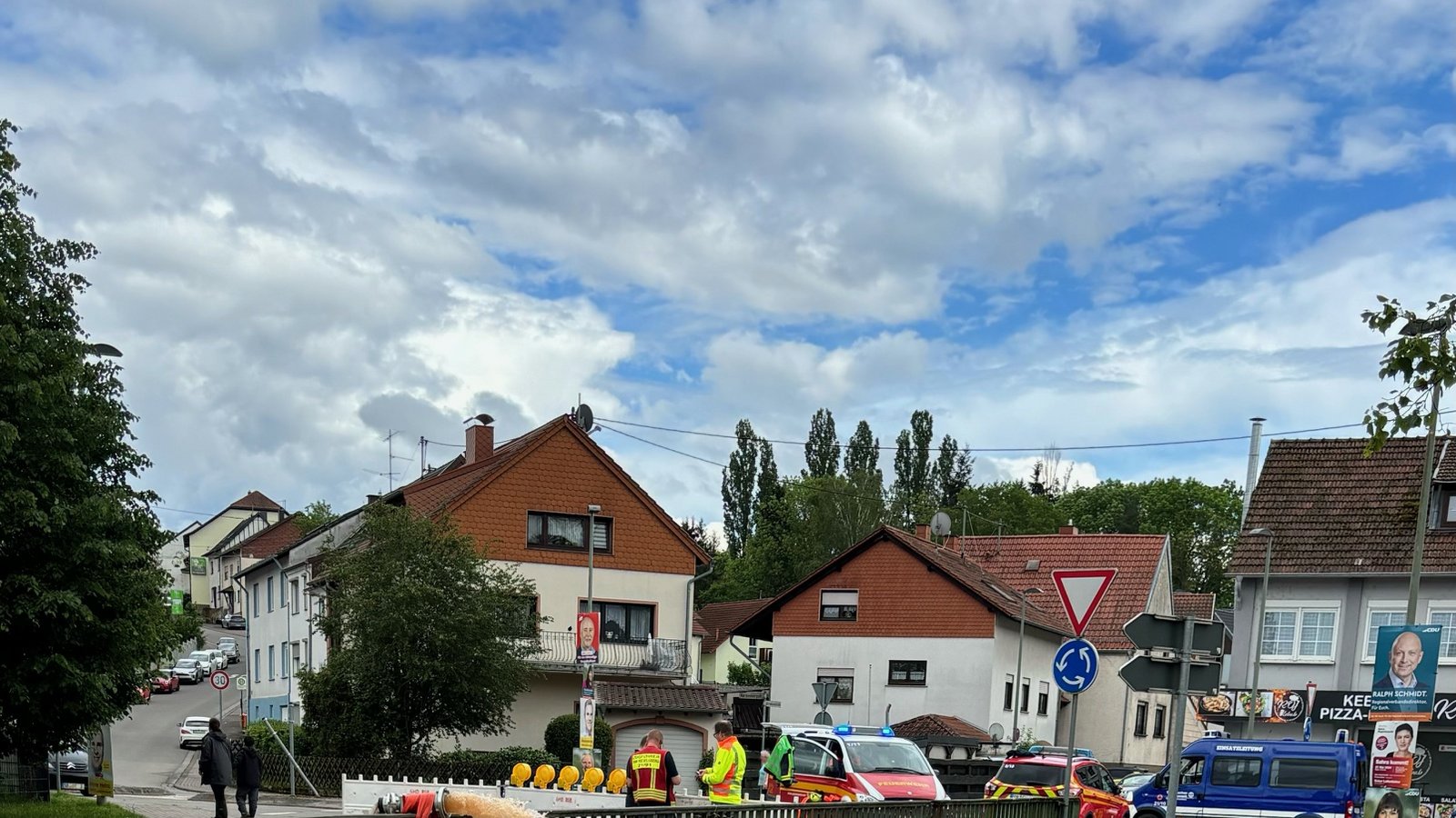 Das Schmutzwasser muss mit vielen Pumpen zurück ins Bachbett befördert werden. Fotos: Beller Das Schmutzwasser muss mit vielen Pumpen zurück ins Bachbett befördert werden. Fotos: Beller