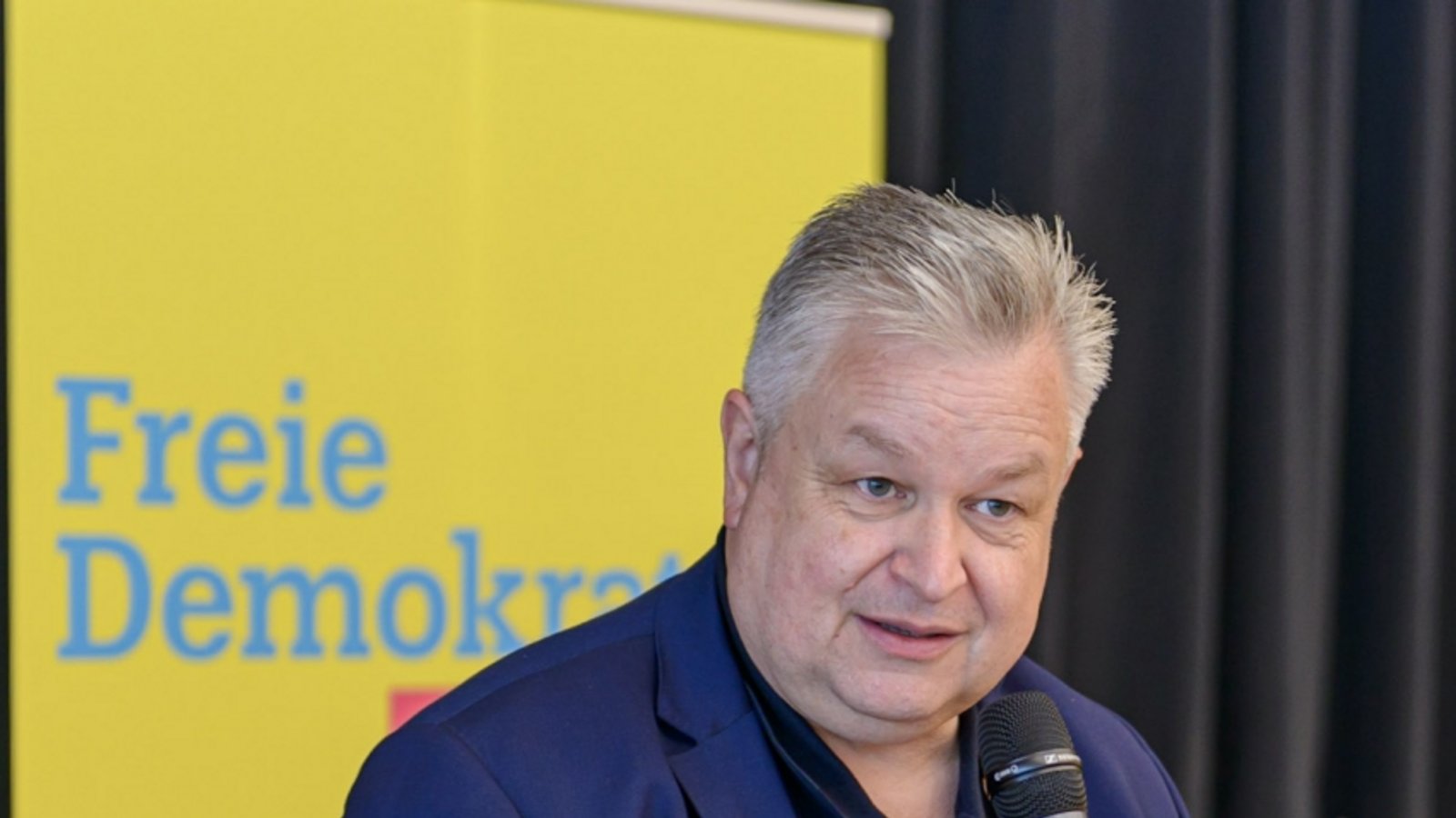 Der Bundestagsabgeordnete Michael Link berichtete über aktuelle Themen aus der Bundespolitik.  Foto: p