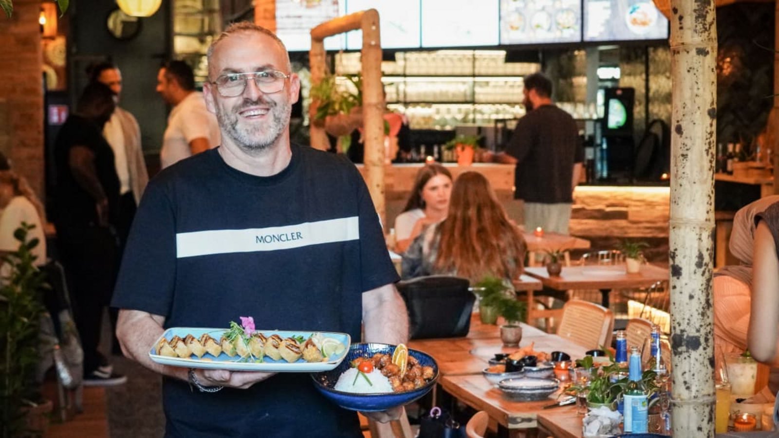 Am Freitag feierte das Restaurant Wok on Fire Soft-Opening im Vier-Giebel-Bau. Ab sofort freuen sich Standort-Manager Antonello Giotti (hier im Bild) und sein Team auf die Gäste.Lichtgut/Ferdinando Iannone Am Freitag feierte das Restaurant Wok on Fire Soft-Opening im Vier-Giebel-Bau. Ab sofort freuen sich Standort-Manager Antonello Giotti (hier im Bild) und sein Team auf die Gäste.Lichtgut/Ferdinando Iannone