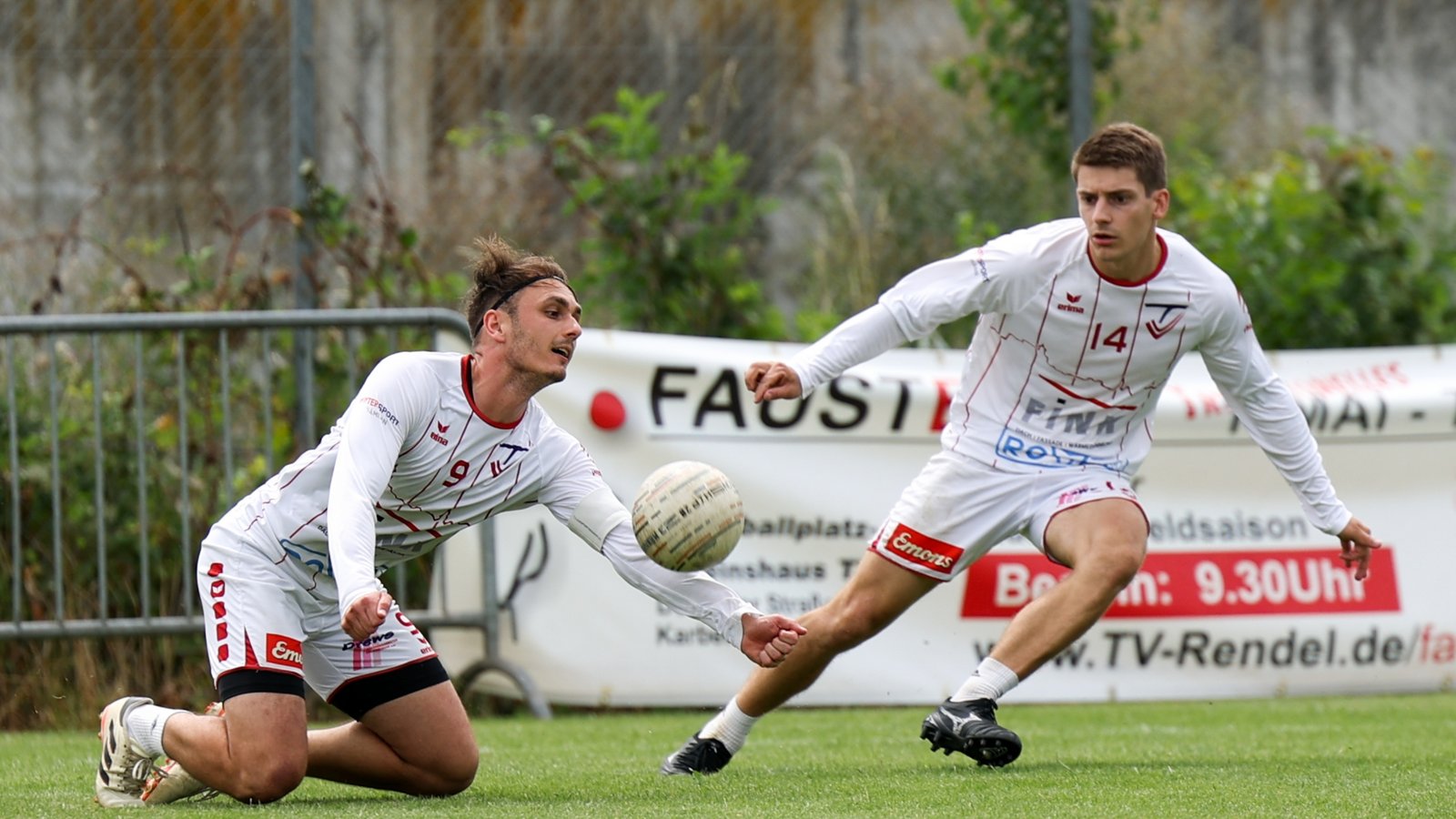 Jaro Jungclaussen (links) und Jakob Kilpper wollen mit dem TV Vaihingen am Spielaufbau arbeiten und beim Heimturnier gut abschneiden. Foto: Uwe Spille/Deutsche Faustball Liga