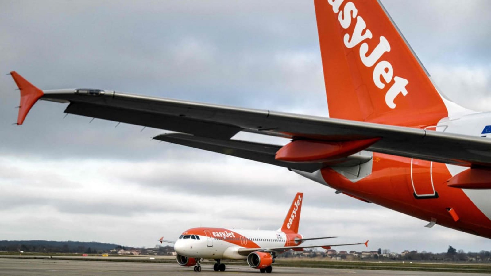 Fiele Easyjetflieger in Frankreich bleiben am Boden. Begindt durch einen großen Streik des Kabinenpersonals musste die Fluggesellschaft rund 100 Flüge streichen.JEFF PACHOUD/afp
