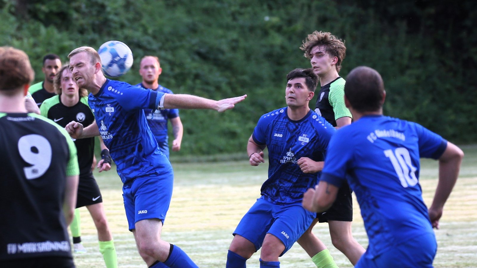 Im Pokal hat Gündelbach (in Blau) gegen den Ligarivalen aus Markgröningen gespielt, morgen geht die Runde gegen Gemmrigheim los. Foto: Küppers