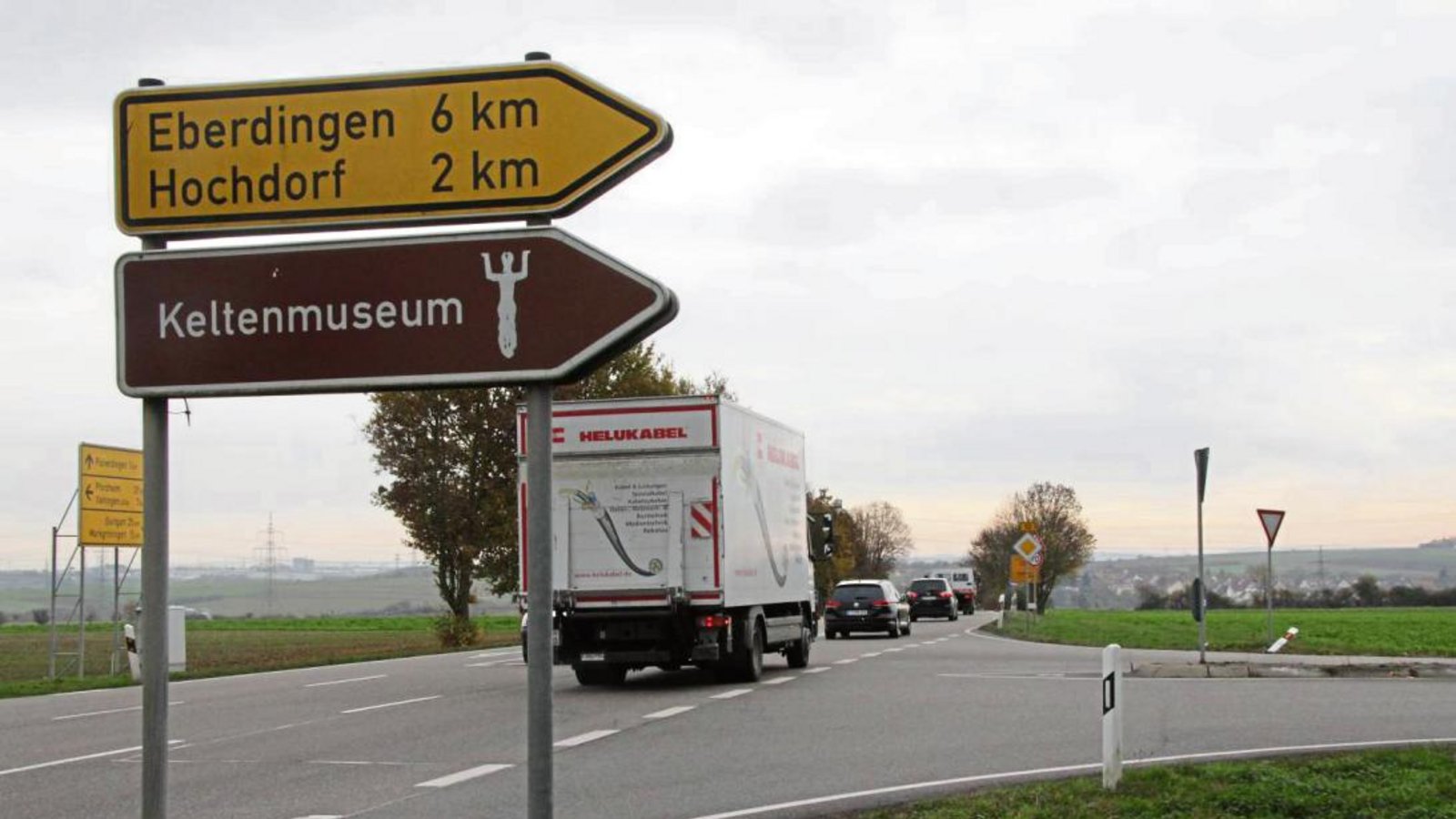 Die unfallträchtige Einmündung der L 1136 (Pulverdinger Straße) in die B 10 soll umgestaltet werden. Foto: Banholzer Die unfallträchtige Einmündung der L 1136 (Pulverdinger Straße) in die B 10 soll umgestaltet werden. Foto: Banholzer