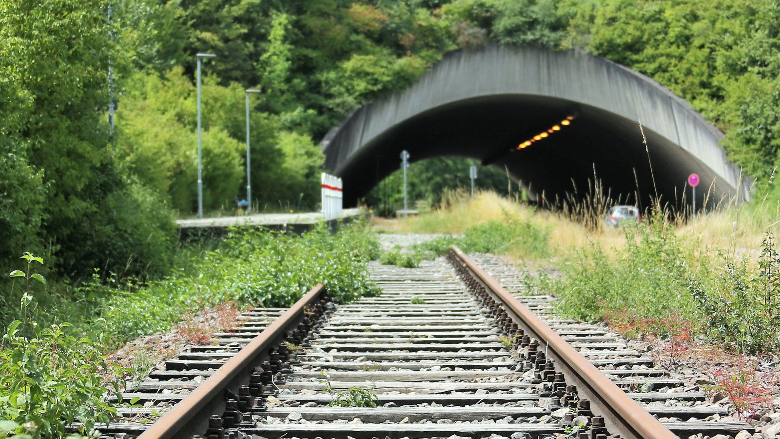 Haushaltstechnisch gibt es für Vaihingen 2025 noch kein Licht am Ende des Tunnels. Aber Geld gibt’s zumindest für die Verlängerung des Radwegs auf der WEG-Trasse.  Archivfoto: VKZ/Küppers