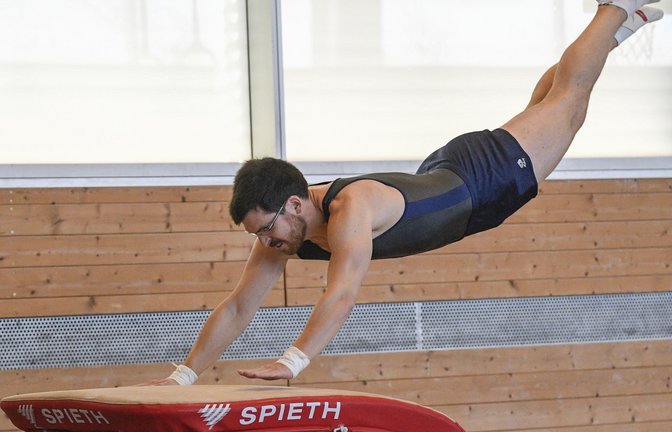 Daniel Nowak zeigte beim Sprung gute Überschläge und trug so dazu bei, dass die WKG Ingersheim/Sersheim das Gerät gewann. <span class='image-autor'>Foto: Archiv/Leitner</span>
