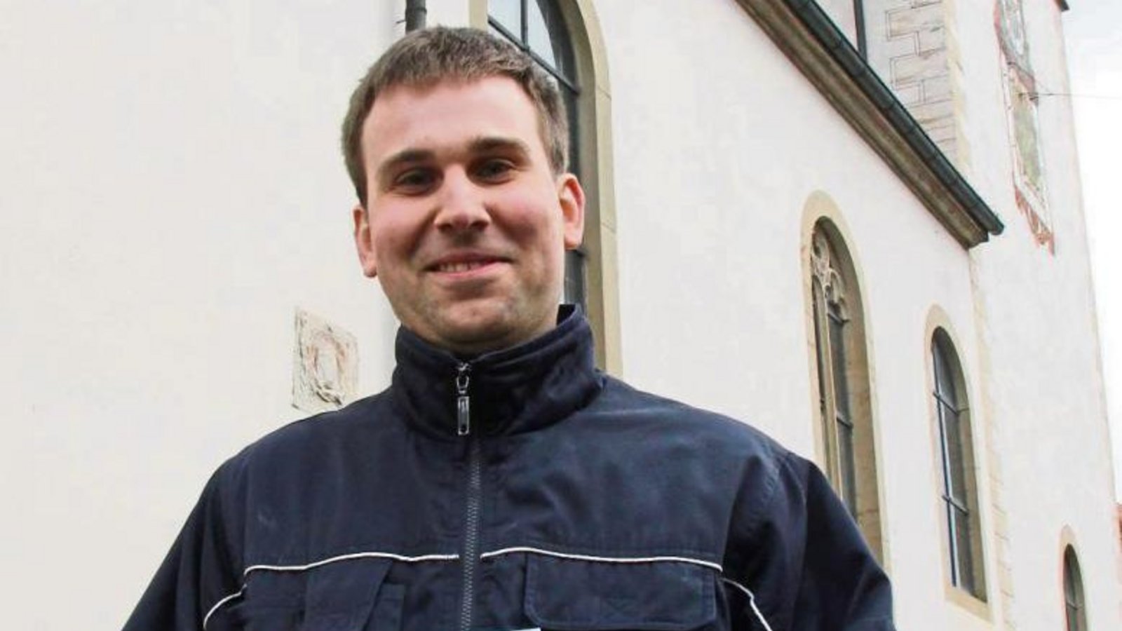 Christian Hensel hat die fast 1000-jährige Geschichte der Sersheimer Pfarrkirche in einem Buch zusammengefasst.  Foto: Banholzer