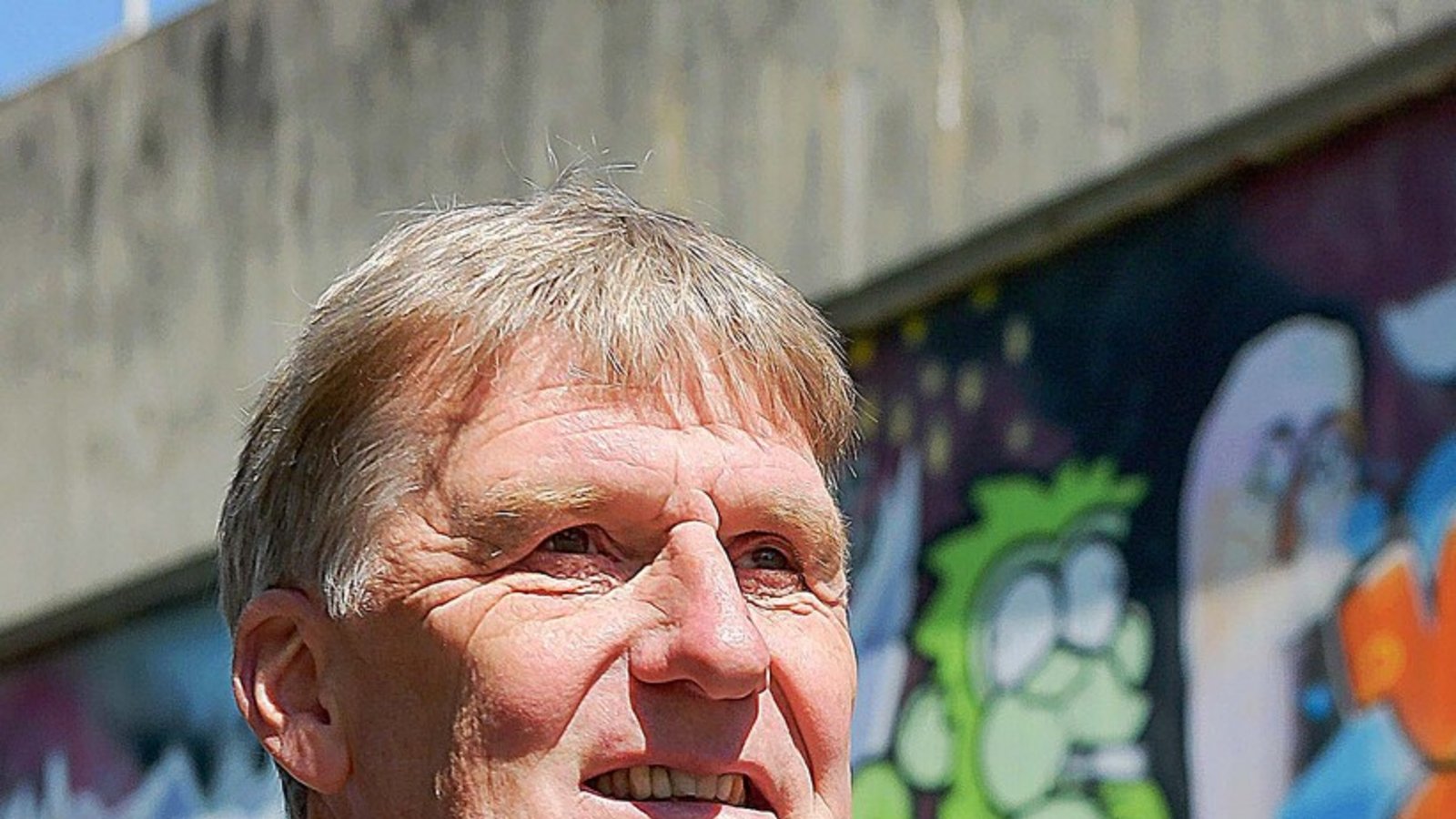 Michael Widmann steht vor seiner Wirkstätte.Foto: Lichtgut Michael Widmann steht vor seiner Wirkstätte.Foto: Lichtgut