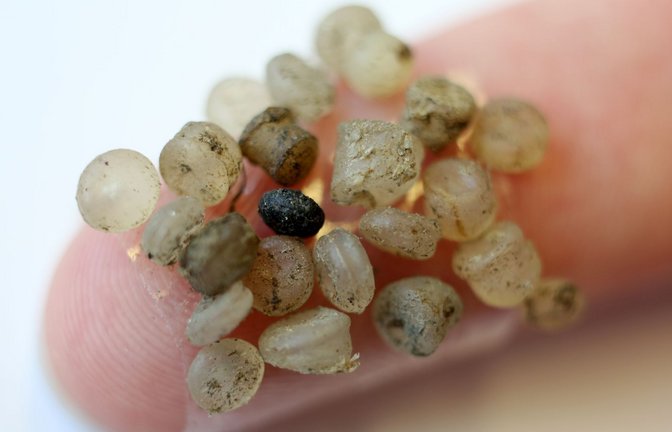 Plastik lässt sich inzwischen fast überall auf der Welt finden – oft in kleinste Partikel zerfallen.<span class='image-autor'>Foto: Bernd Wüstneck/dpa-Zentralbild/d</span>