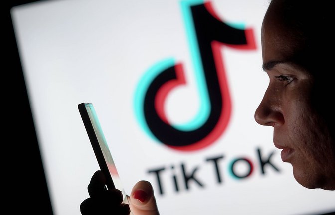 Der TikTok-Algorithmus schlägt den Nutzenden einen endlosen Strom aus Videos vor – doch wie oft sind sie politisch? (Symbolbild).<span class='image-autor'>Foto: IMAGO//Rafael Henrique</span>