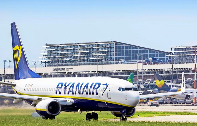 Die Billigfluggesellschaft Ryanair hat mit hohen Kerosin-Preisen zu kämpfen. (Archivbild)<span class='image-autor'>Foto: imago/Arnulf Hettrich/Arnulf Hettrich / Fnoxx</span>