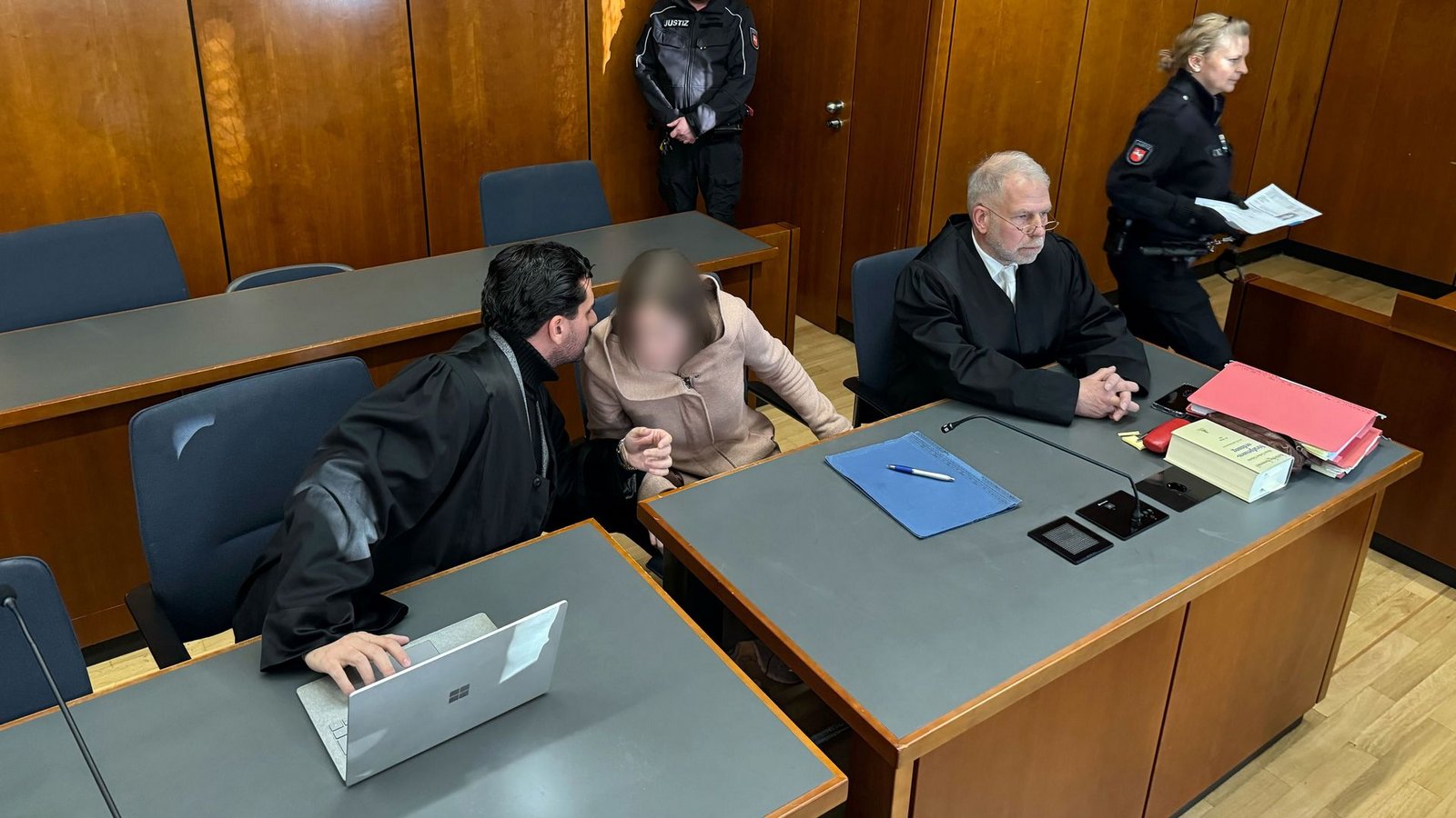 Eine Sozialarbeiterin ist wegen Mordes an einem 15-jährigen Mädchen verurteilt worden. (Archivbild)Foto: Maurice Dirker/dpa Eine Sozialarbeiterin ist wegen Mordes an einem 15-jährigen Mädchen verurteilt worden. (Archivbild)Foto: Maurice Dirker/dpa