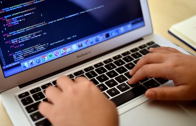 Frauen in Digitalberufen weiterhin stark unterrepräsentiert. (Symbolbild)<span class='image-autor'>Foto: Britta Pedersen/dpa-Zentralbild/dpa</span>
