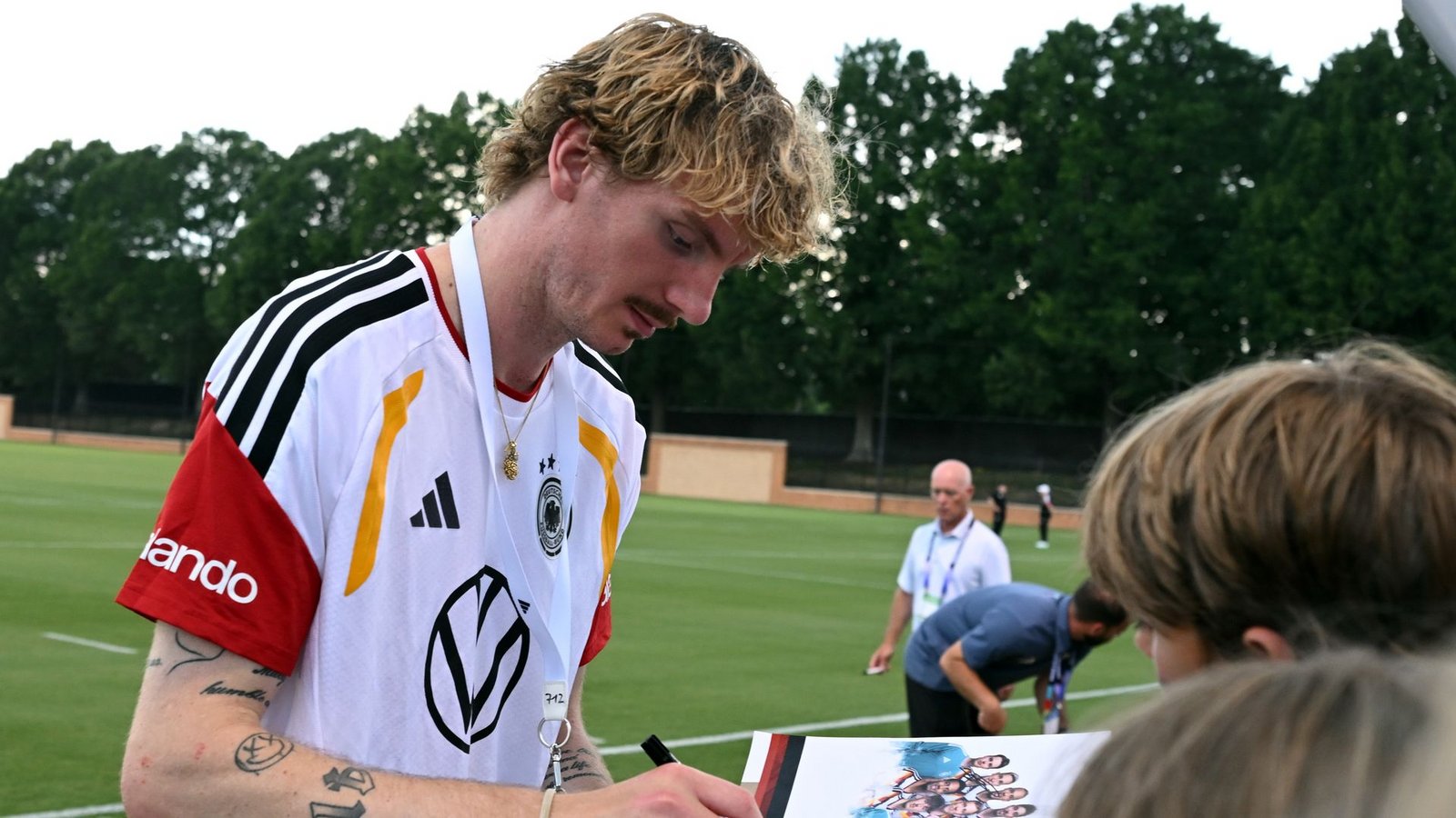 Nick Woltemade ist bei den Fans der DFB-Elf sehr beliebt.Foto: Federico Gambarini/dpa Nick Woltemade ist bei den Fans der DFB-Elf sehr beliebt.Foto: Federico Gambarini/dpa